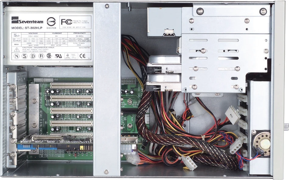 Bên trong AAEON AMC-262 khi mở nắp
