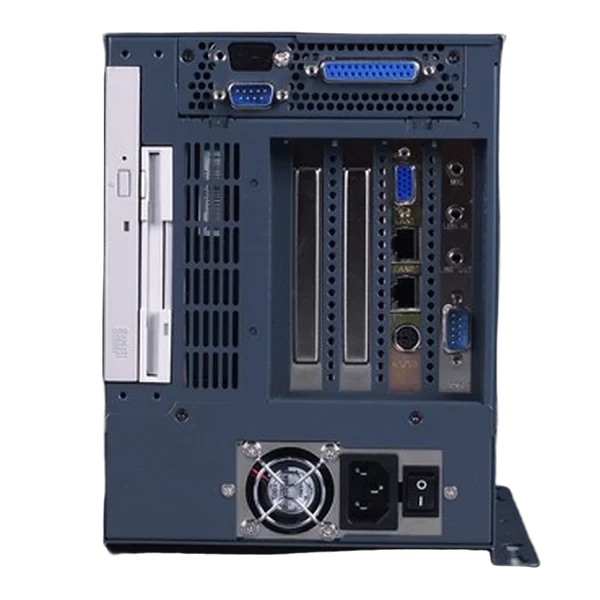 Mặt sau AAEON AEC-204B với khe mở rộng và bộ nguồn