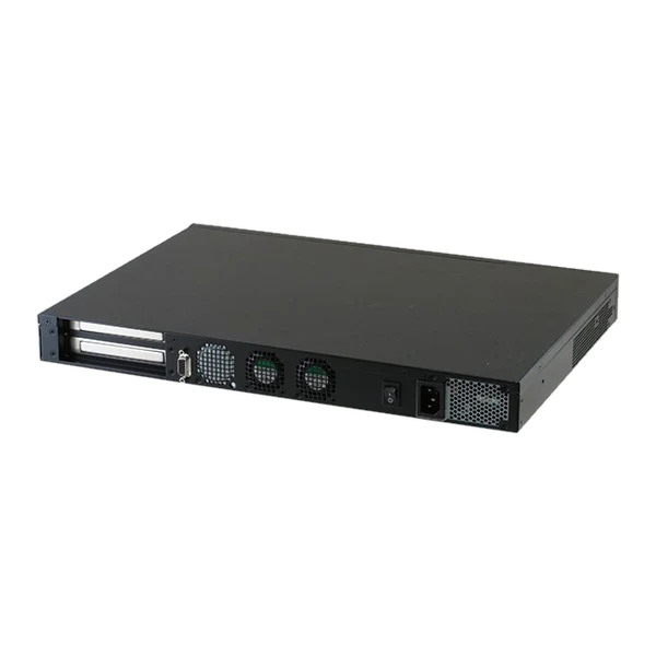 AAEON FWS-7821 nhìn chéo từ mặt sau